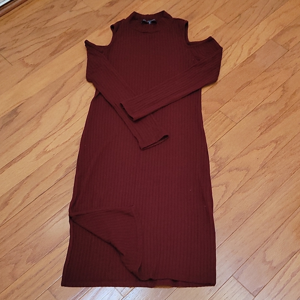 Dresses,Skirt, Jeans, Jumpsuit. Brands range from Old Navy, New York and company